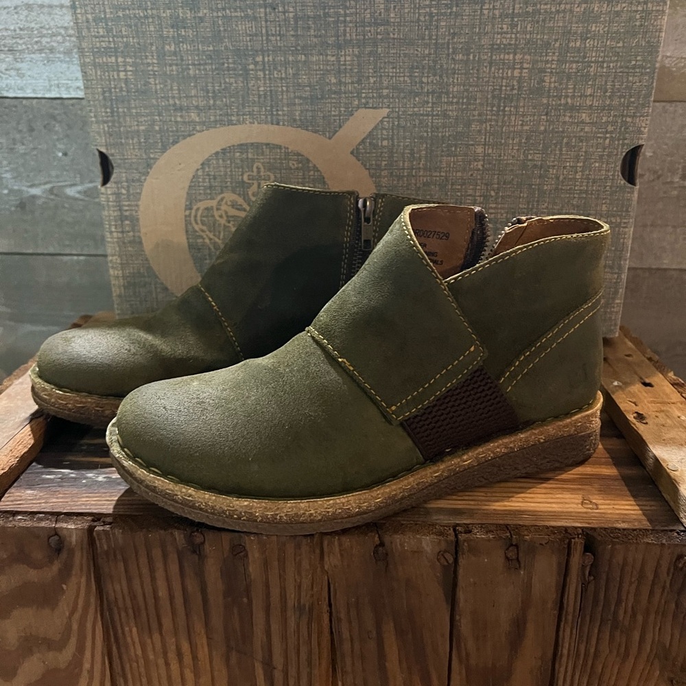Born Tora Suede Women’s 8 (39) Distressed Leather Shoes
